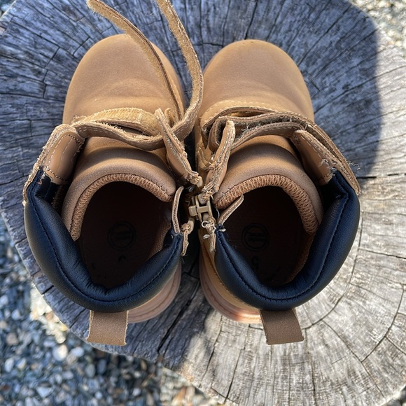 Wonder Nation Toddler Work Boots - Picture 7 of 9